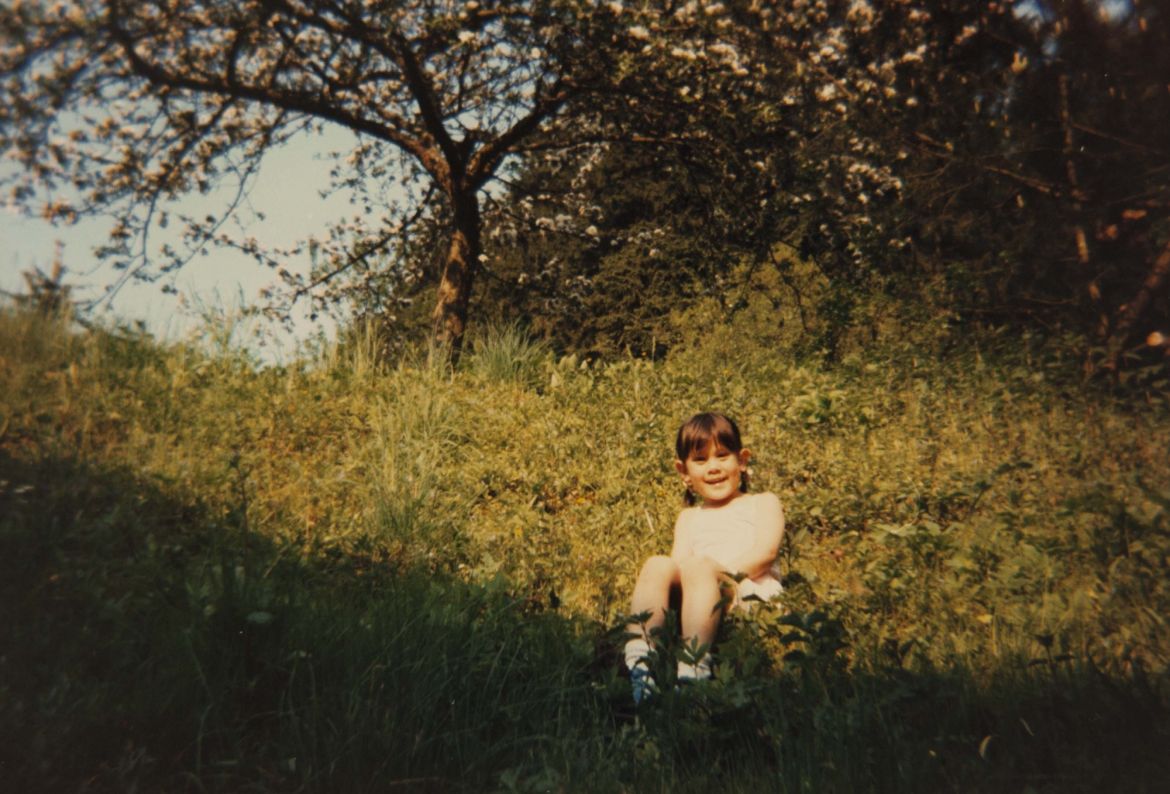 FrageNachDerHerkunft 024 Protagonistin um 1990
