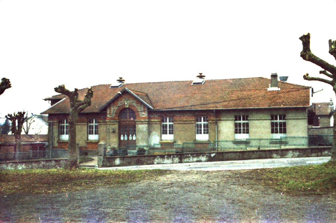 Crusnes Kirche aus Metall 21
